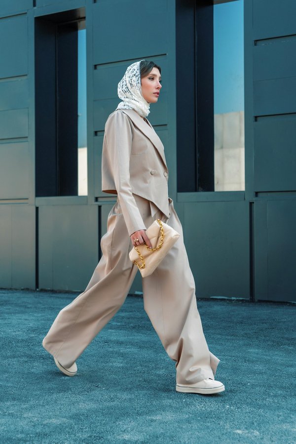 Découvrez la combinaison pantalon idéale pour femmes audacieuses